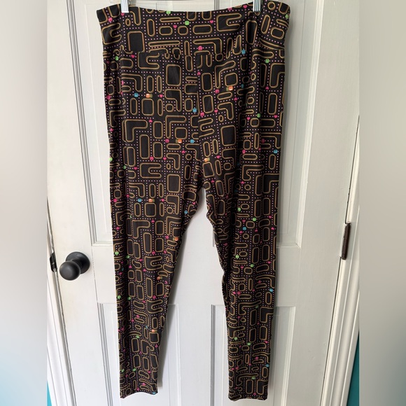LuLaRoe Tall & Curvy Leggings Black with Pac Man Arcade style design - TC - Picture 1 of 9